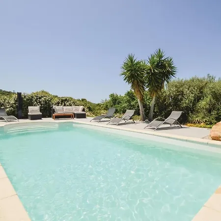 Amazing In W/ Outdoor Swimming Pool, Wifi And 3 Bedrooms