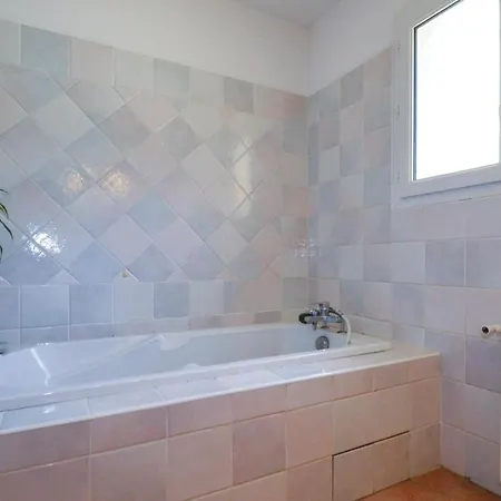 Amazing In W/ Outdoor Swimming Pool, Wifi And 3 Bedrooms Дом отдыха Корбара